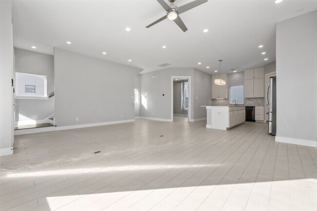 Building Photo - 6106 Clarkson Ln