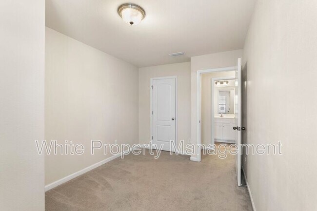 Building Photo - 7621 Mockernut Dr