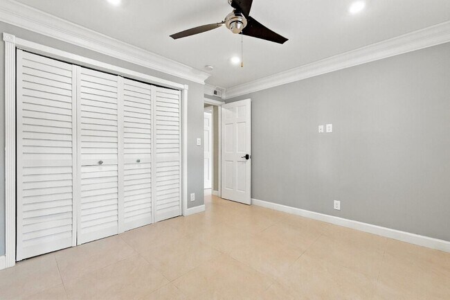 Building Photo - 3017 N Oakland Forest Dr