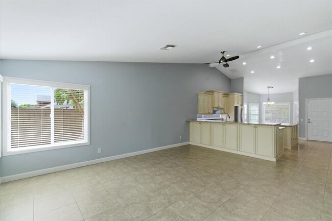 Building Photo - 4221 E Everett Dr