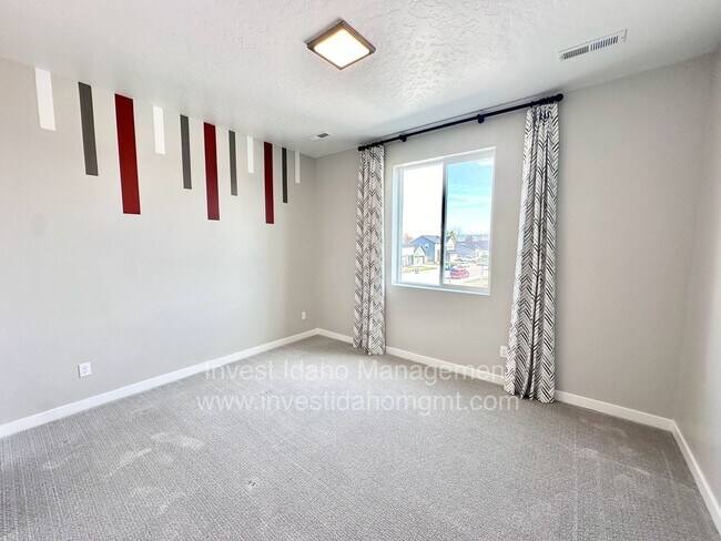 Building Photo - Luxury Living in the Heart of Star, ID – Gated Townhome with High-End Finishes