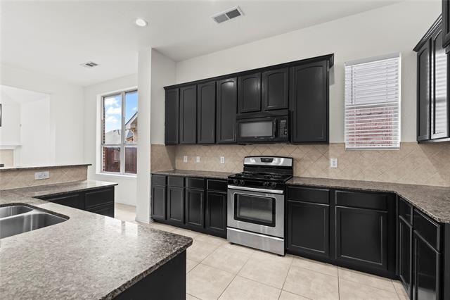 Building Photo - 2698 Lake Ridge Dr