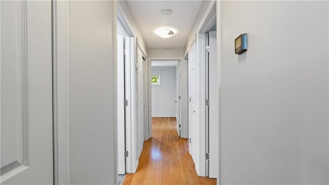 Building Photo - 40 Sachem Rd