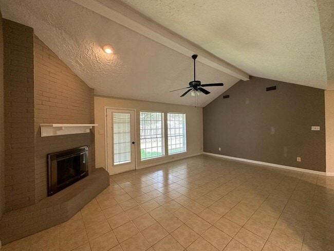 Building Photo - 239 Kings Way