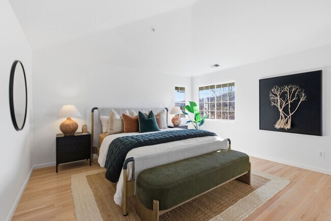 Building Photo - 15 Aaron Dr