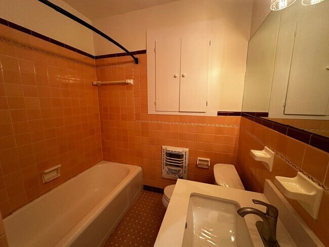 Building Photo - Tarrytown!!! - super location  3 bed, 2 ba...