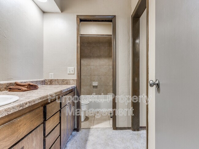 Building Photo - 5911 Fox Run Way
