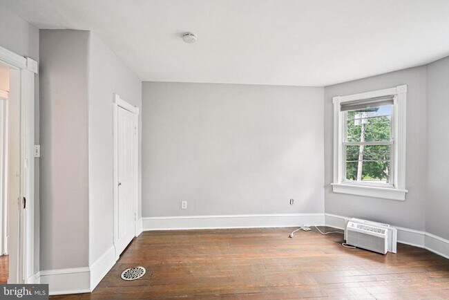 Building Photo - 134 S Main St