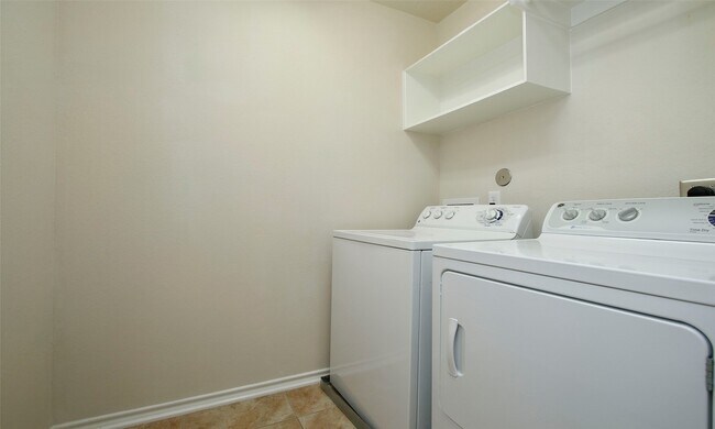 Building Photo - 14 BowerBank Ct