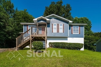 Building Photo - 1300 Yukon St