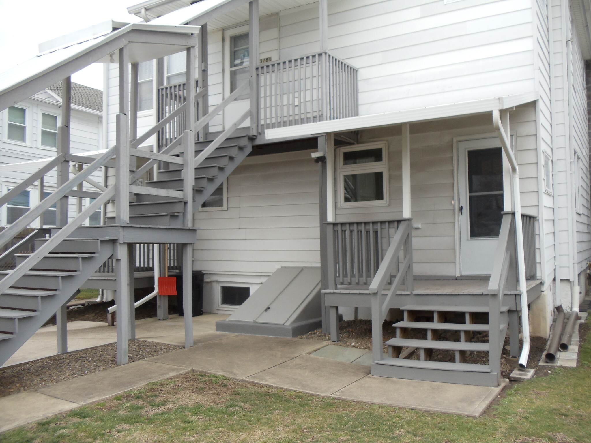 Building Photo - 376 Miller St