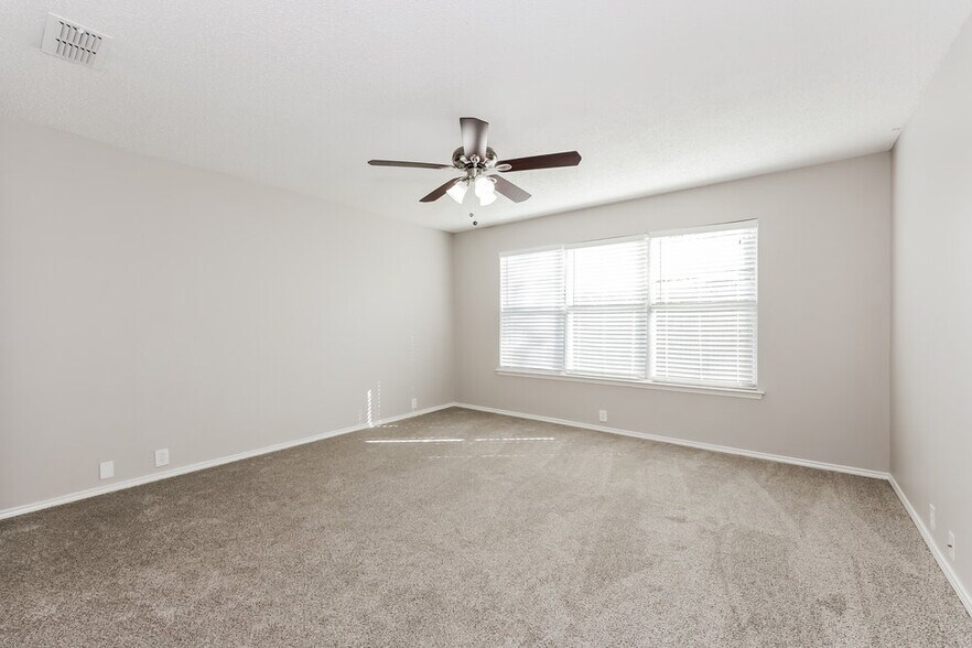 Building Photo - 8533 Tallahassee Ln