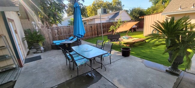 Building Photo - 707 Cirby Way