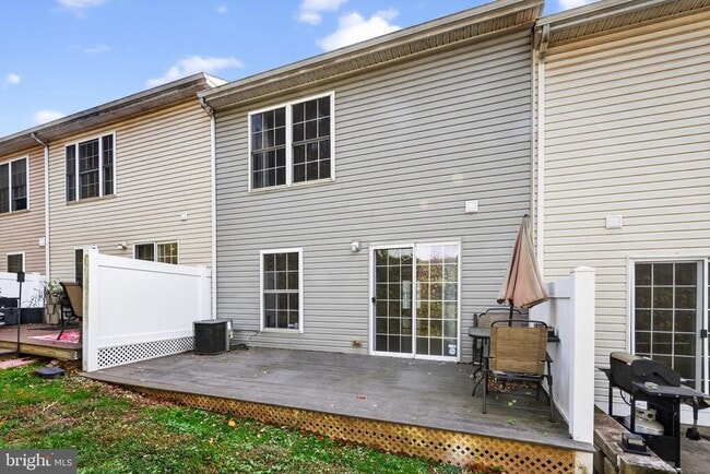 Building Photo - 100 Parker Ave