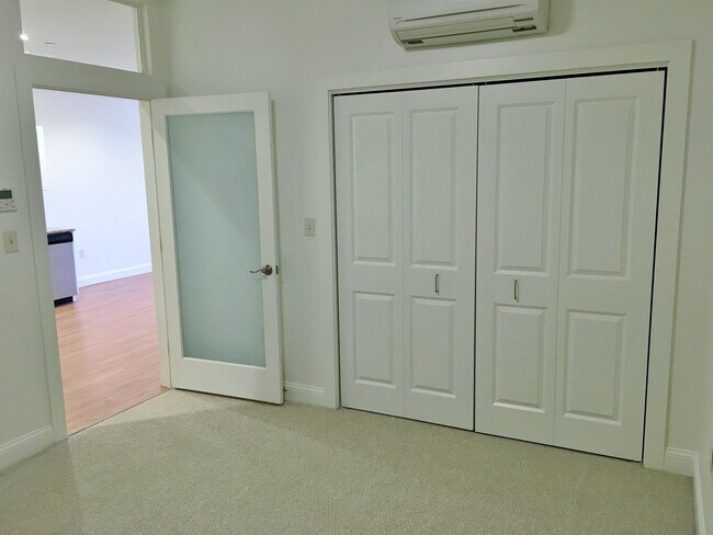 Building Photo - 875 Elm St