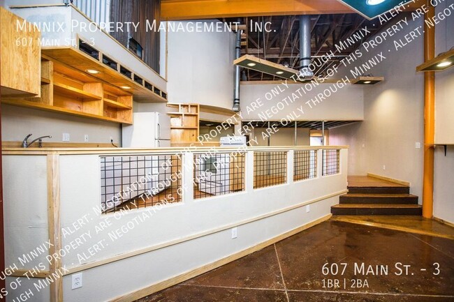 Building Photo - 607 Main St. #03