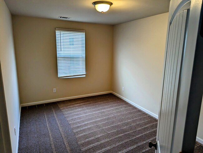Building Photo - 534 Medwyk Dr