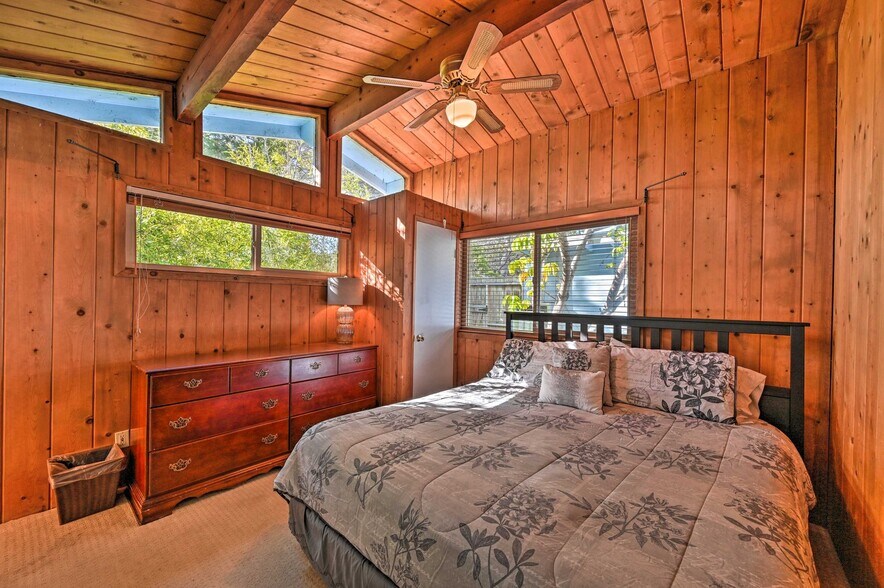 Master #2 - 2139 Torrey Pines Rd