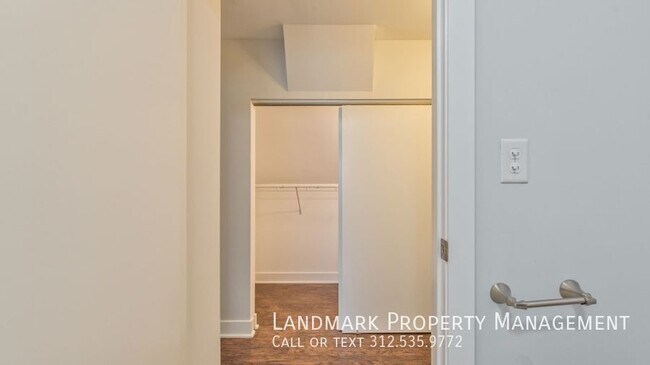 Building Photo - 2833 N Avers Ave