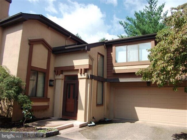 Building Photo - 83 Sayre Dr