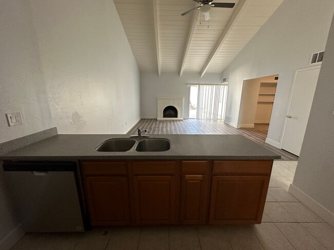 Building Photo - 2601 El Goya Dr
