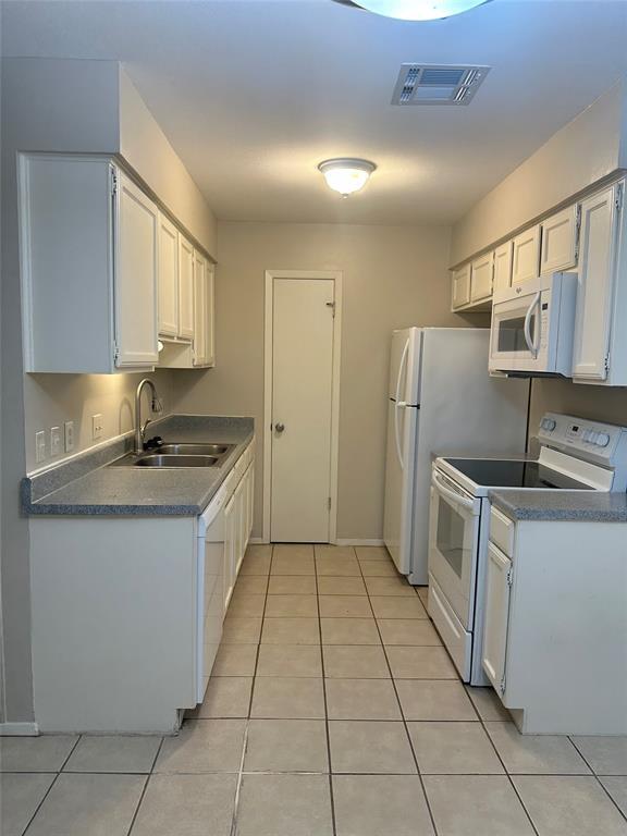 Building Photo - 2103 Granberry Dr