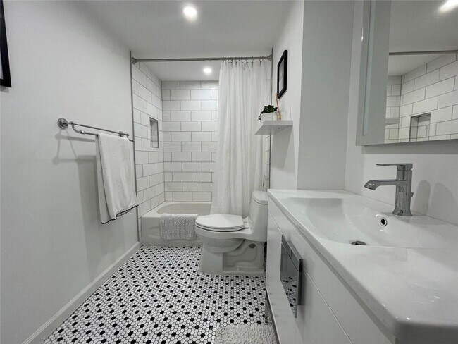 Building Photo - 111 Briny Ave