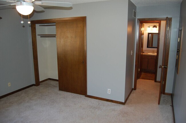 Building Photo - 3724 Clover Cir