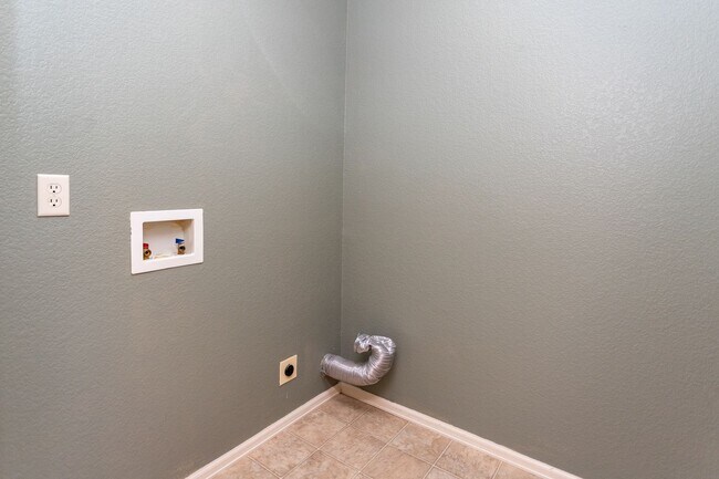 Building Photo - 8270 Regiment Ct