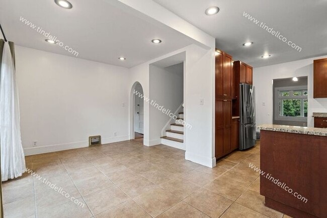 Building Photo - 4 Bedroom, 3 Bathroom Home 3000 + Square feet - A Must See In Abernethy School Boundary