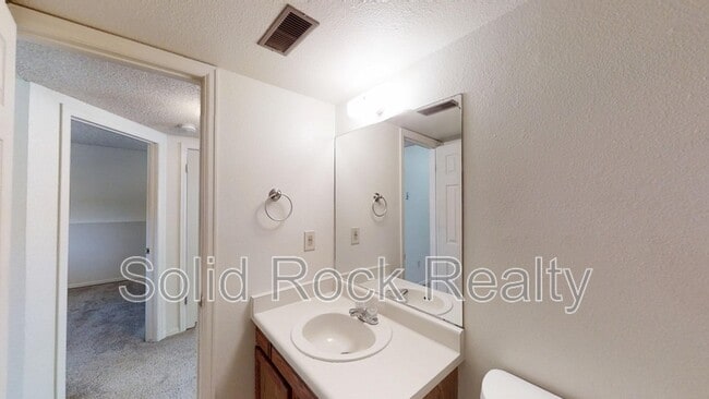 Building Photo - 445 Van Buren St
