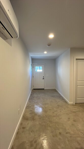 Building Photo - 216 N Burlington Ave