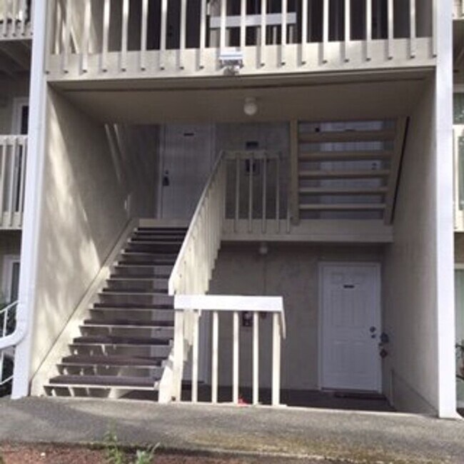Building Photo - 9474 Woodinville Redmond Rd NE
