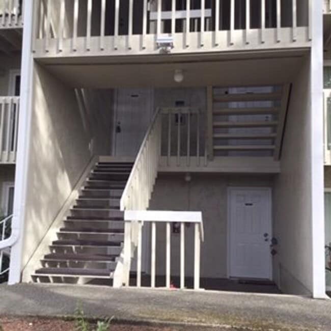 Building Photo - Cute and Upgraded Condo in Redmond!