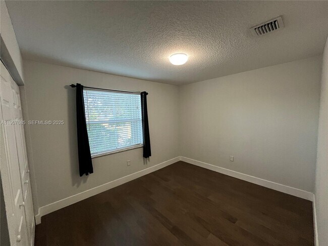 Building Photo - 4790 SW 165th Ave