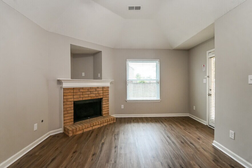 Building Photo - 9217 Lazzini Cove