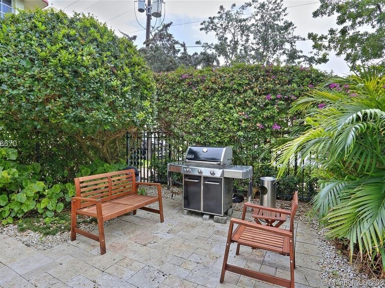 Building Photo - 334 Euclid Ave