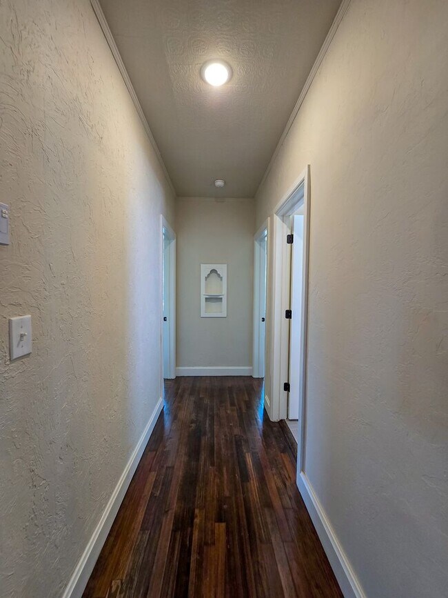 Building Photo - Cute 3 Bedroom Brick home in Shawnee