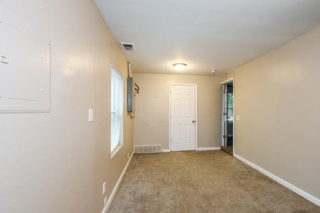 Building Photo - 405 Jean Ave
