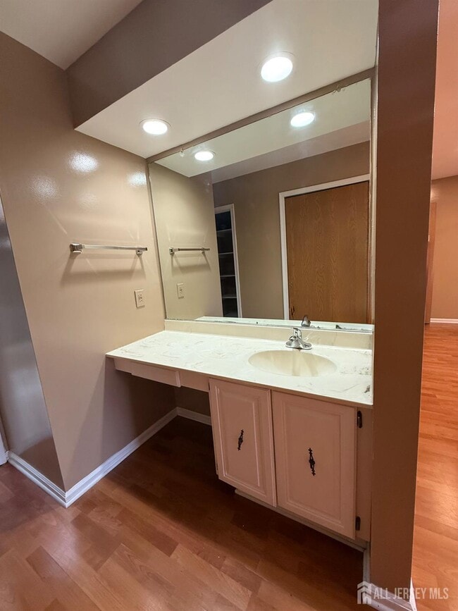 Building Photo - 2802 Deerfield Dr