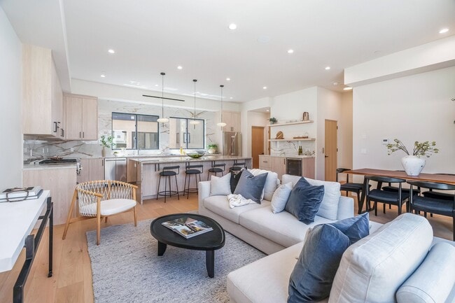 Building Photo - 1859 Barry Ave