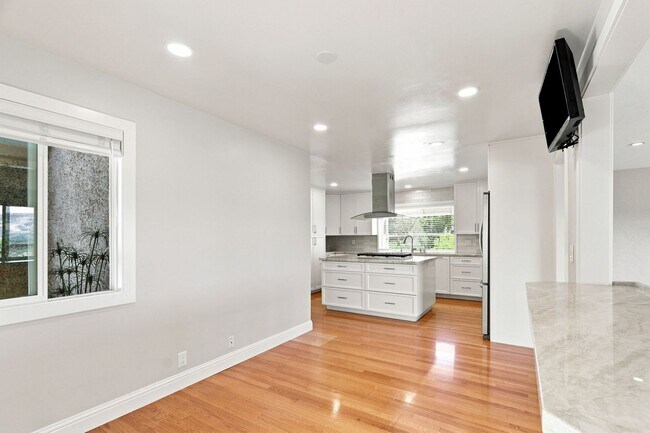Building Photo - Million Dollar Views! Available Now!