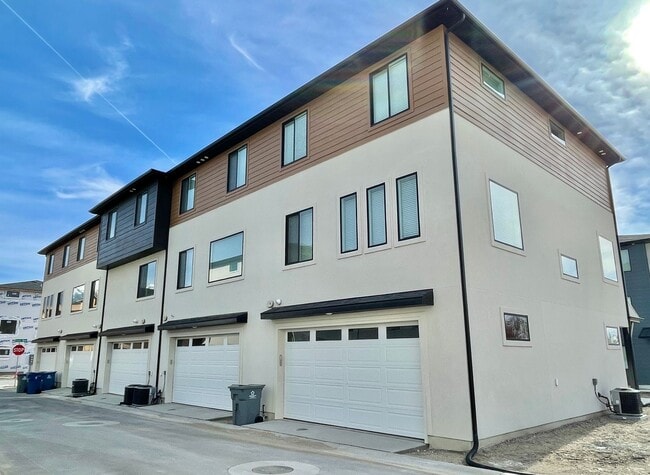 Building Photo - Beautiful Modern Townhome in American Fork!