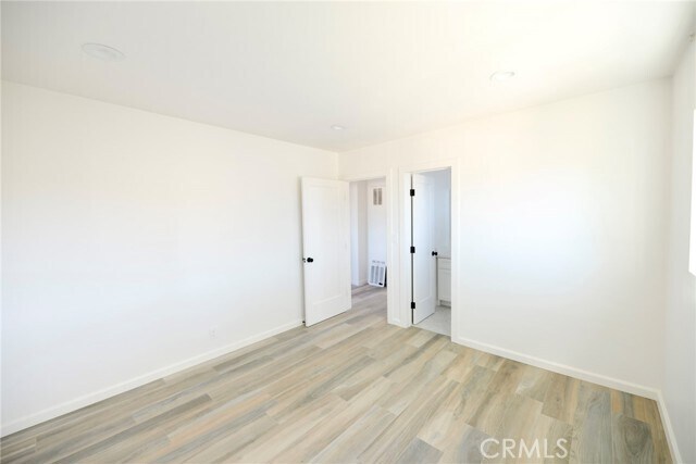 Building Photo - 262 Avenida Victoria