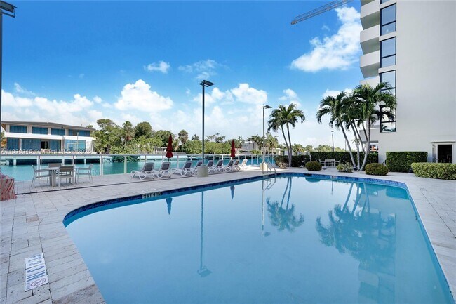 Primary Photo - 9800 W Bay Harbor Dr