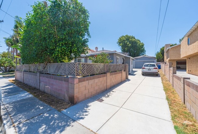 Building Photo - 1710 Marshallfield Ln