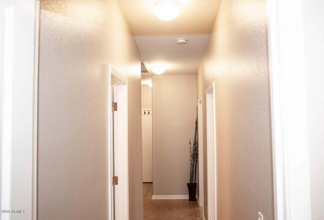 Building Photo - San Tan Ranch Beauty