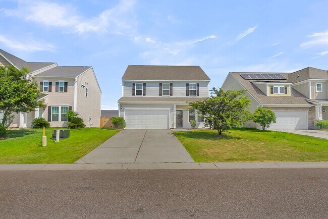 Building Photo - Convenient Location with Modern Amenities