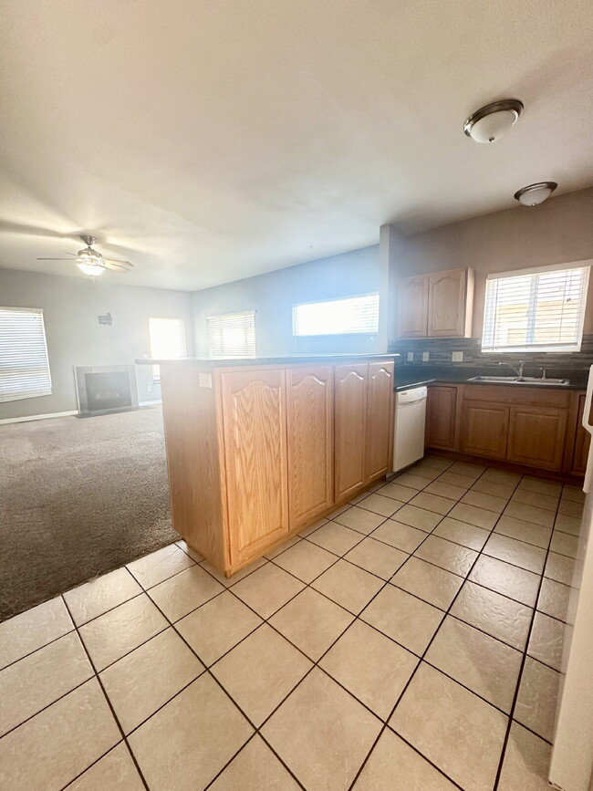 Building Photo - Charming Townhouse for Rent in Cheyenne, WY