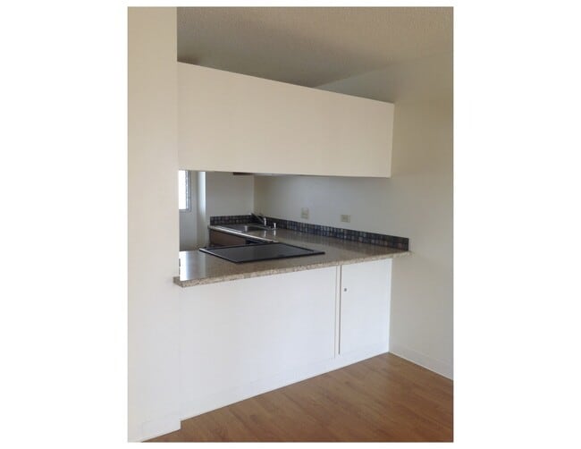 Building Photo - One Bedroom condo. Excellent Location (utilities Included)